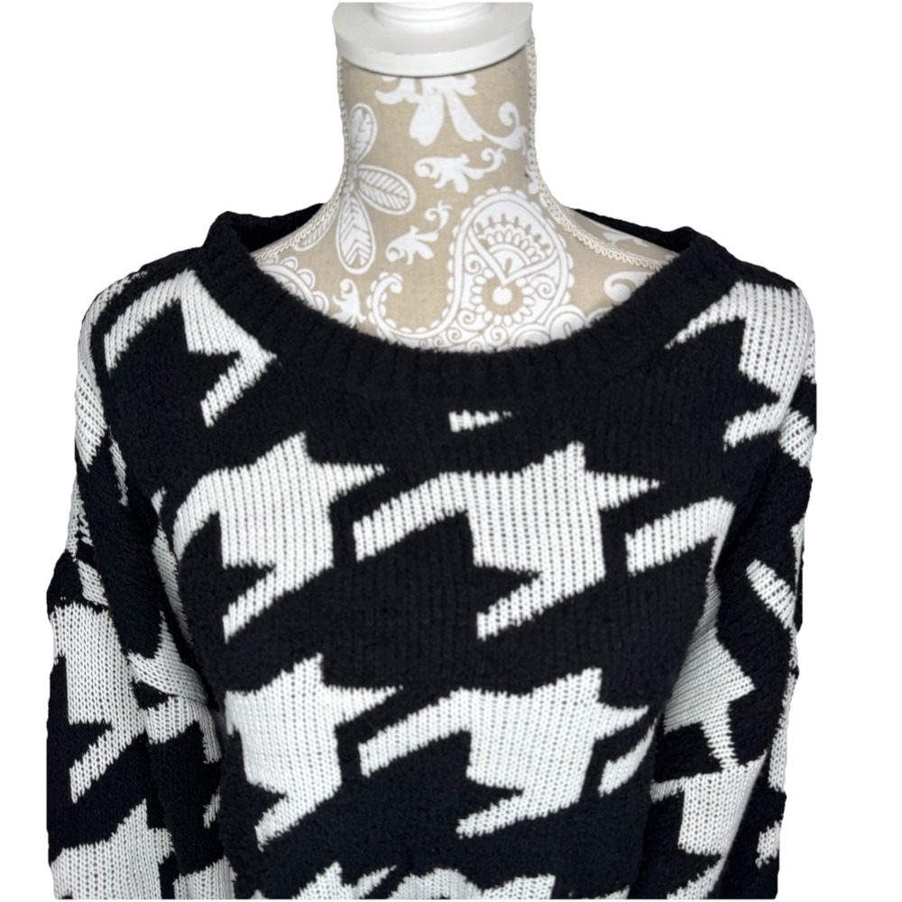 Bobeau Black White Houndstooth Large Check Fluffy Long Sleeve Sweater Women Edge